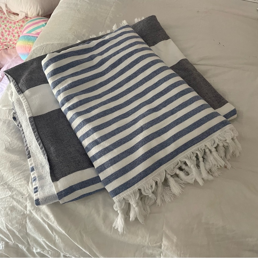 Pair SERENA & LILY large beach towels Blue